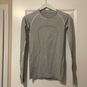 Lululemon size 4- swiftly tech long sleeve shirt